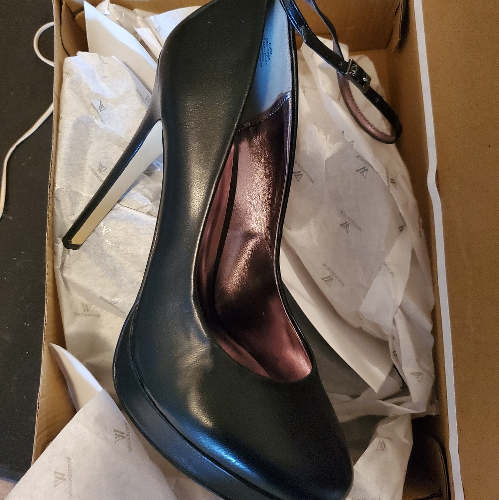 NWT Black stiletto heels with ankle strap
